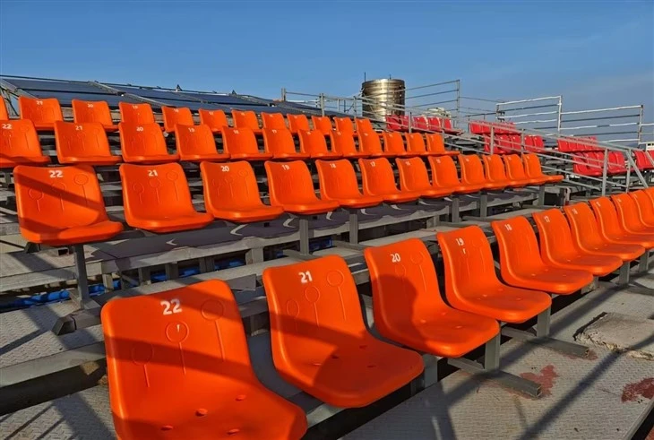 Kursi Lapangan Basket Plastik